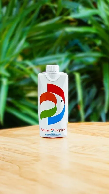 Adrián Tropical